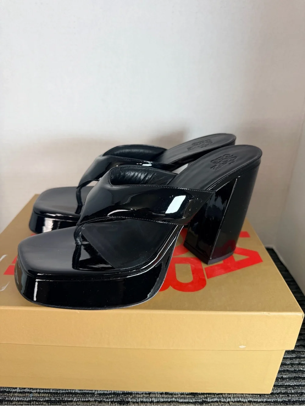 New GIABORGHINI Womens Black Gia 17 Patent Leather Heeled Thong Sandals 38.5